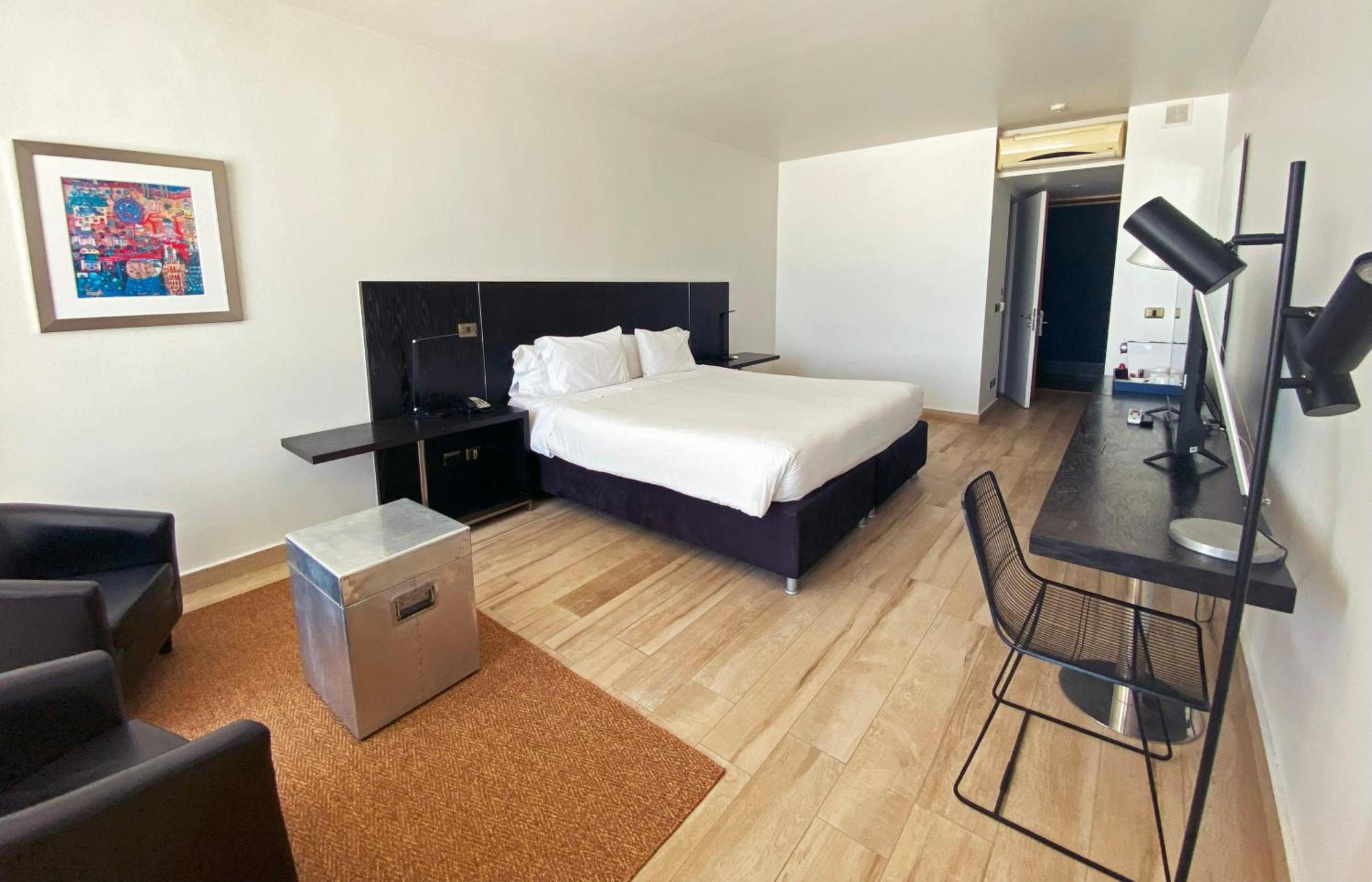Radisson Blu Acqua Hotel & Spa กอนกอน ภายนอก รูปภาพ A room at the hotel
