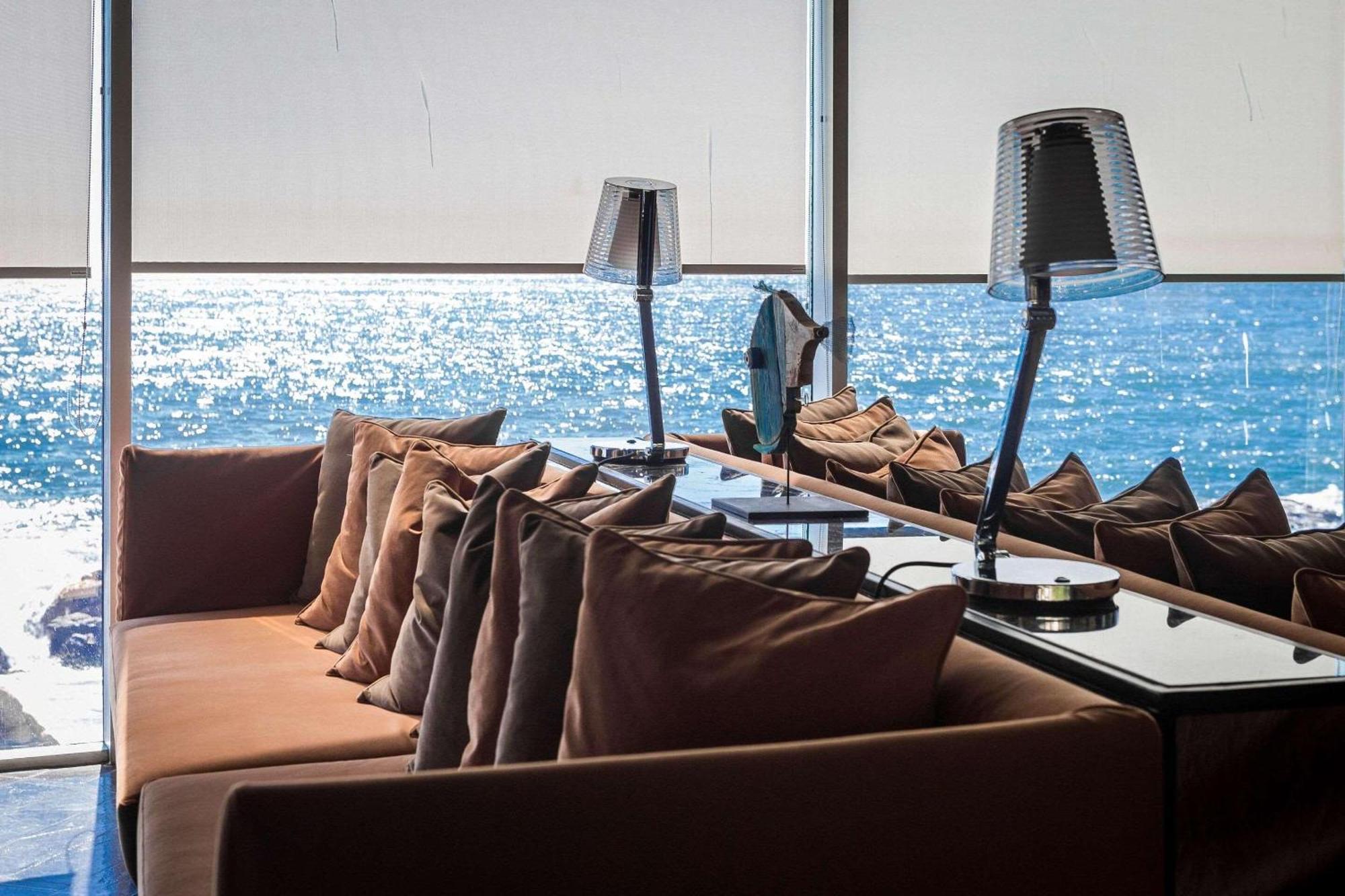 Radisson Blu Acqua Hotel & Spa กอนกอน ภายนอก รูปภาพ The lounge at the airport