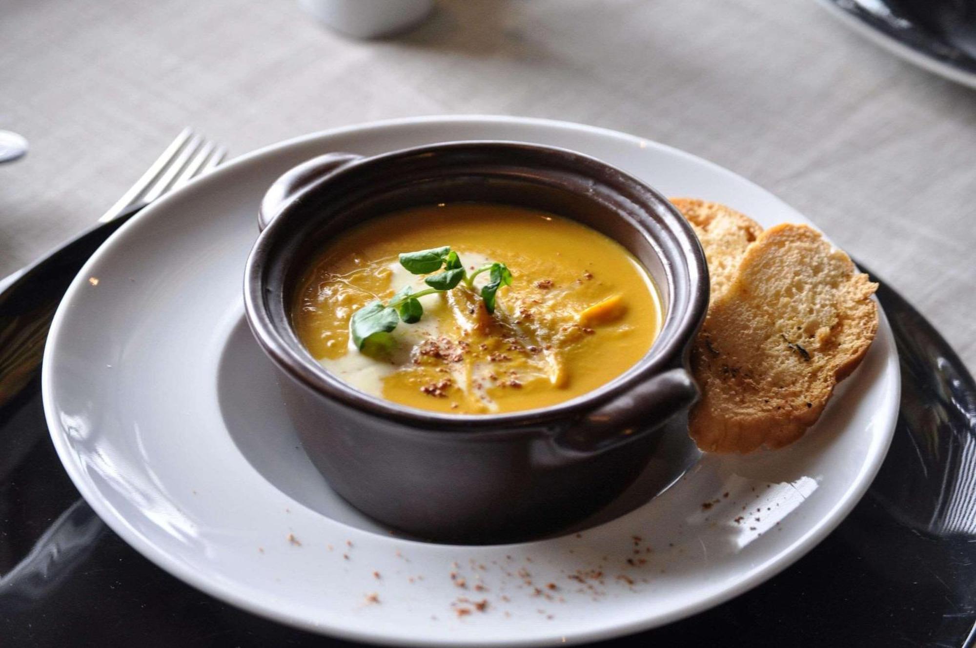 Radisson Blu Acqua Hotel & Spa กอนกอน ภายนอก รูปภาพ A bowl of soup with crusty bread