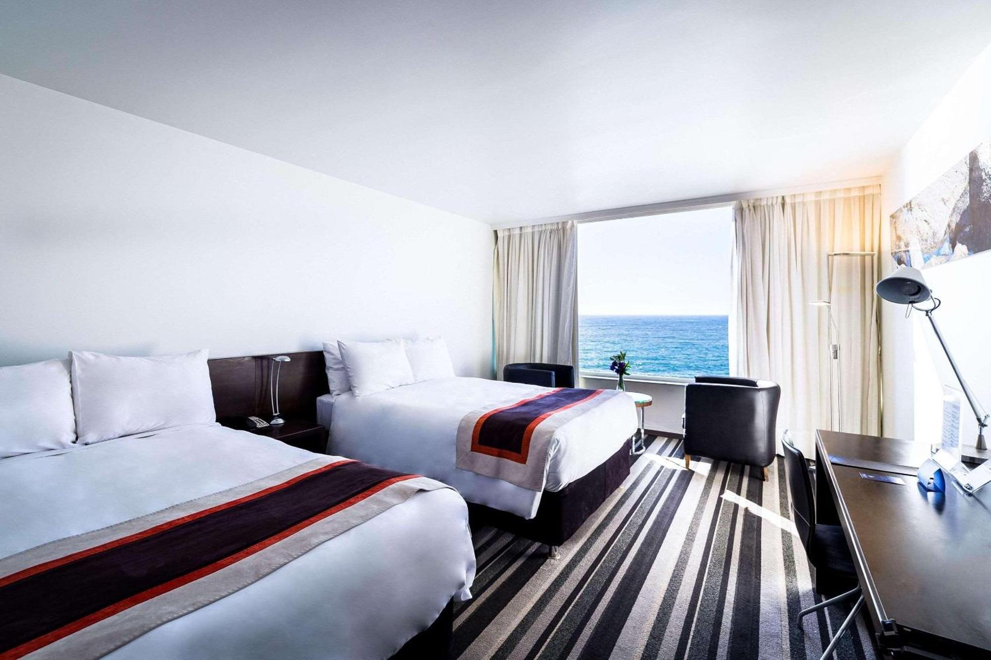 Radisson Blu Acqua Hotel & Spa กอนกอน ภายนอก รูปภาพ A room at the hotel