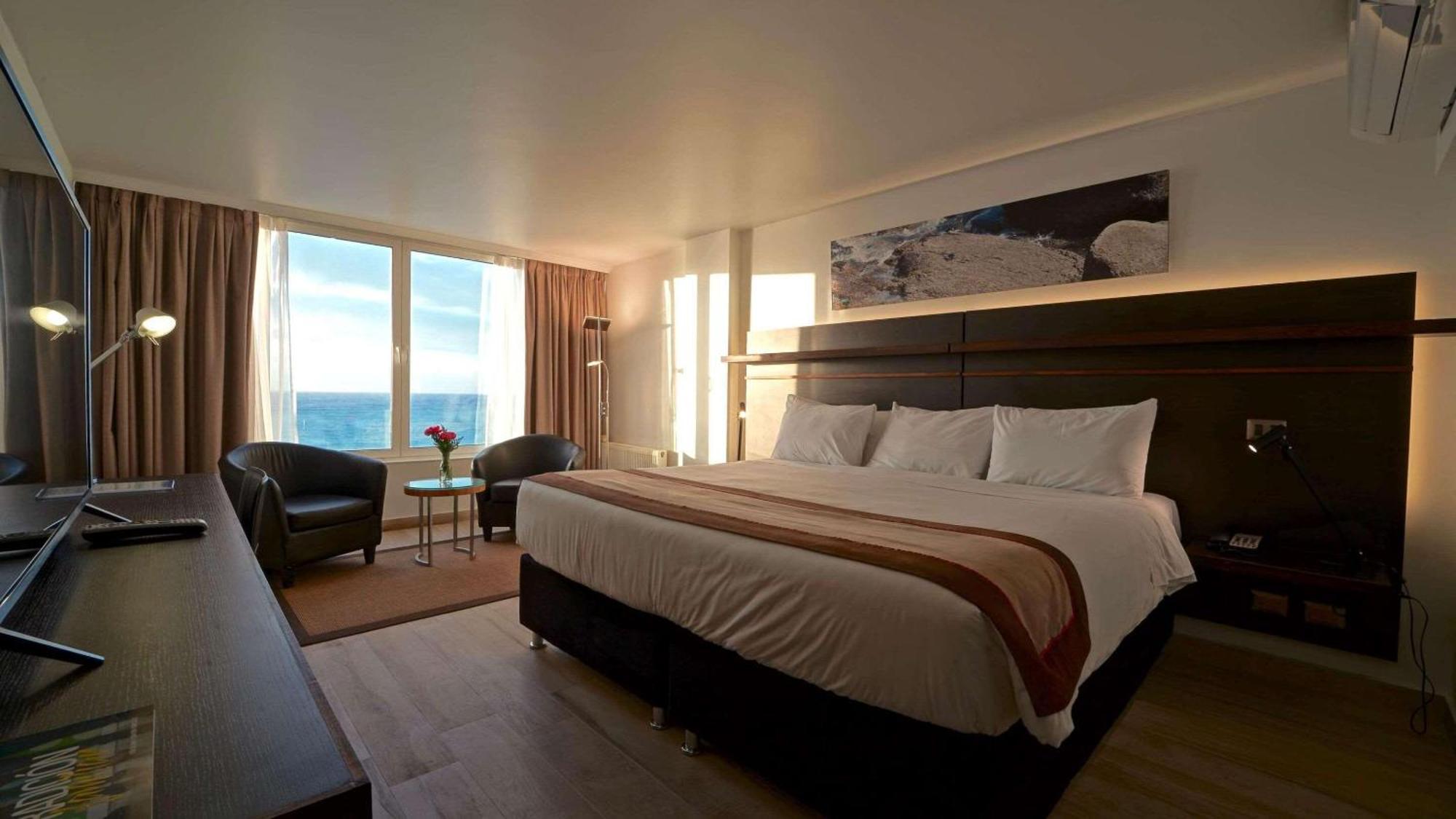 Radisson Blu Acqua Hotel & Spa กอนกอน ภายนอก รูปภาพ A room at the hotel