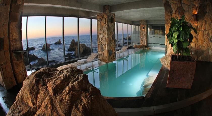 Radisson Blu Acqua Hotel & Spa กอนกอน ภายนอก รูปภาพ The indoor pool at the Lands' End Lodge