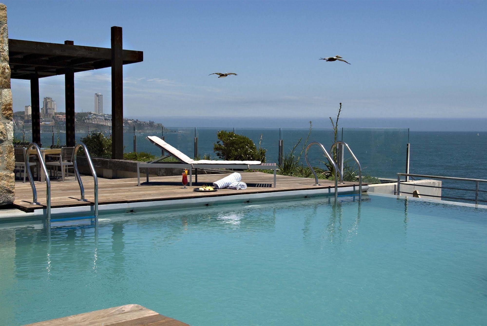 Radisson Blu Acqua Hotel & Spa กอนกอน ภายนอก รูปภาพ Infinity pool at the W Hotel, Santiago, Chile