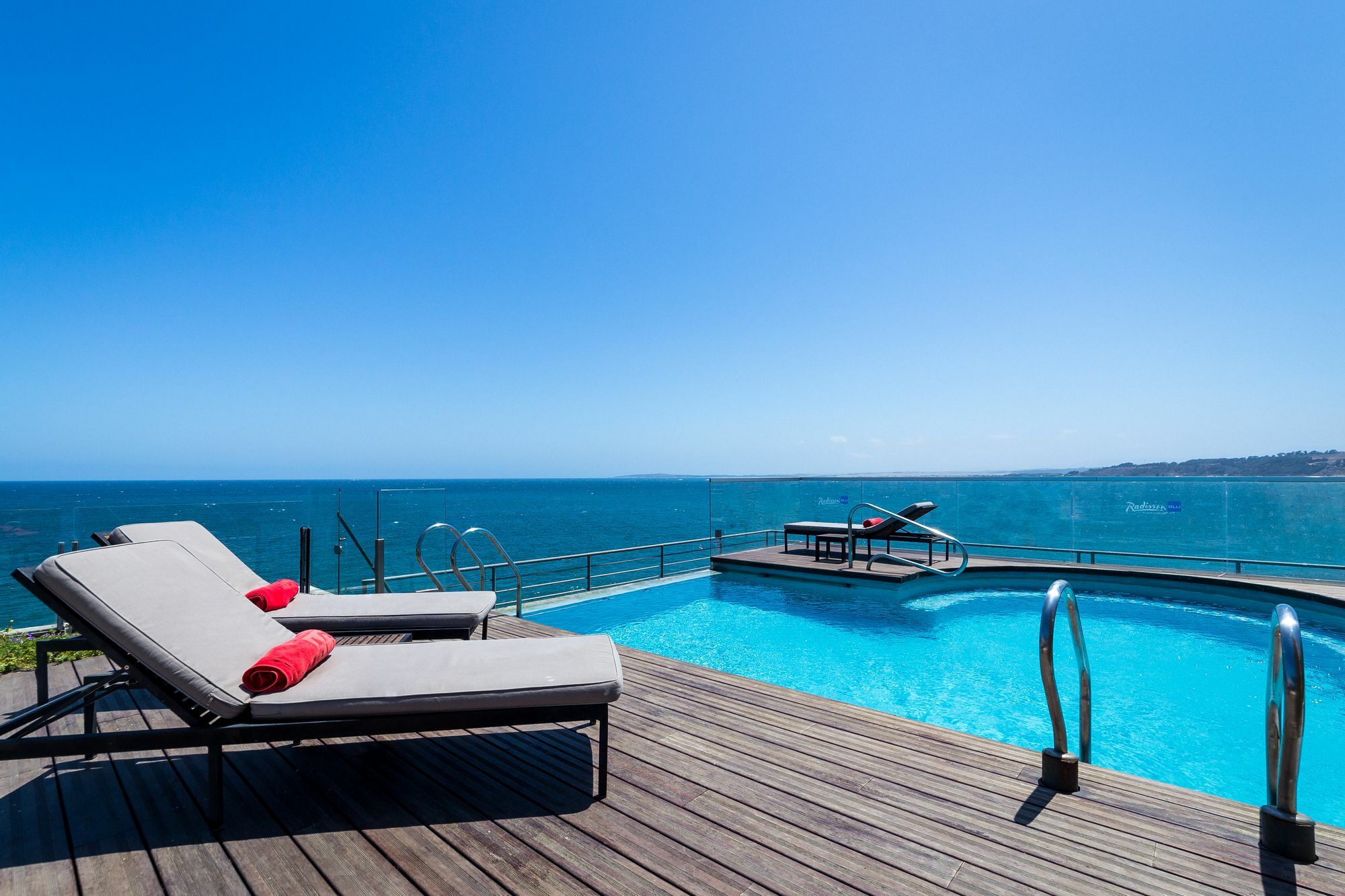 Radisson Blu Acqua Hotel & Spa กอนกอน ภายนอก รูปภาพ The pool at the Cape of Good Hope Hotel