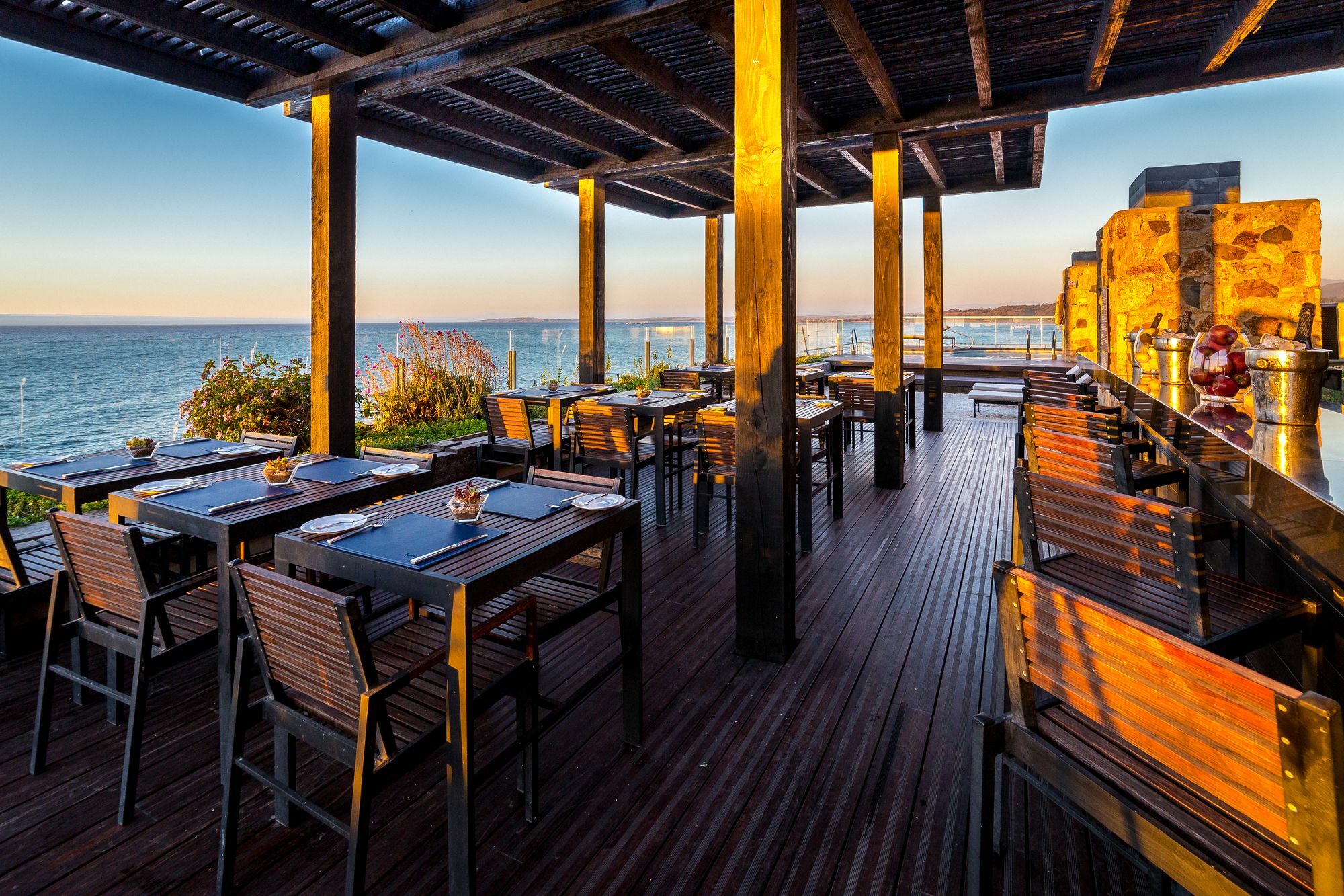 Radisson Blu Acqua Hotel & Spa กอนกอน ภายนอก รูปภาพ The Deck
